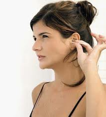 Cách xử lý khi côn trùng chui vào tai